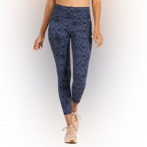 Vuori Women's Daily Leggings in the Ocean Shibori Navy Speckle color size xl